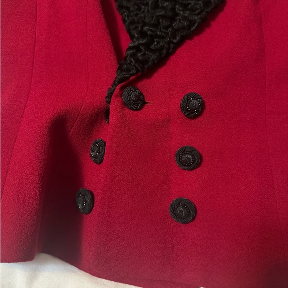 Cache red jacket with black lining - Picture 3 of 4
